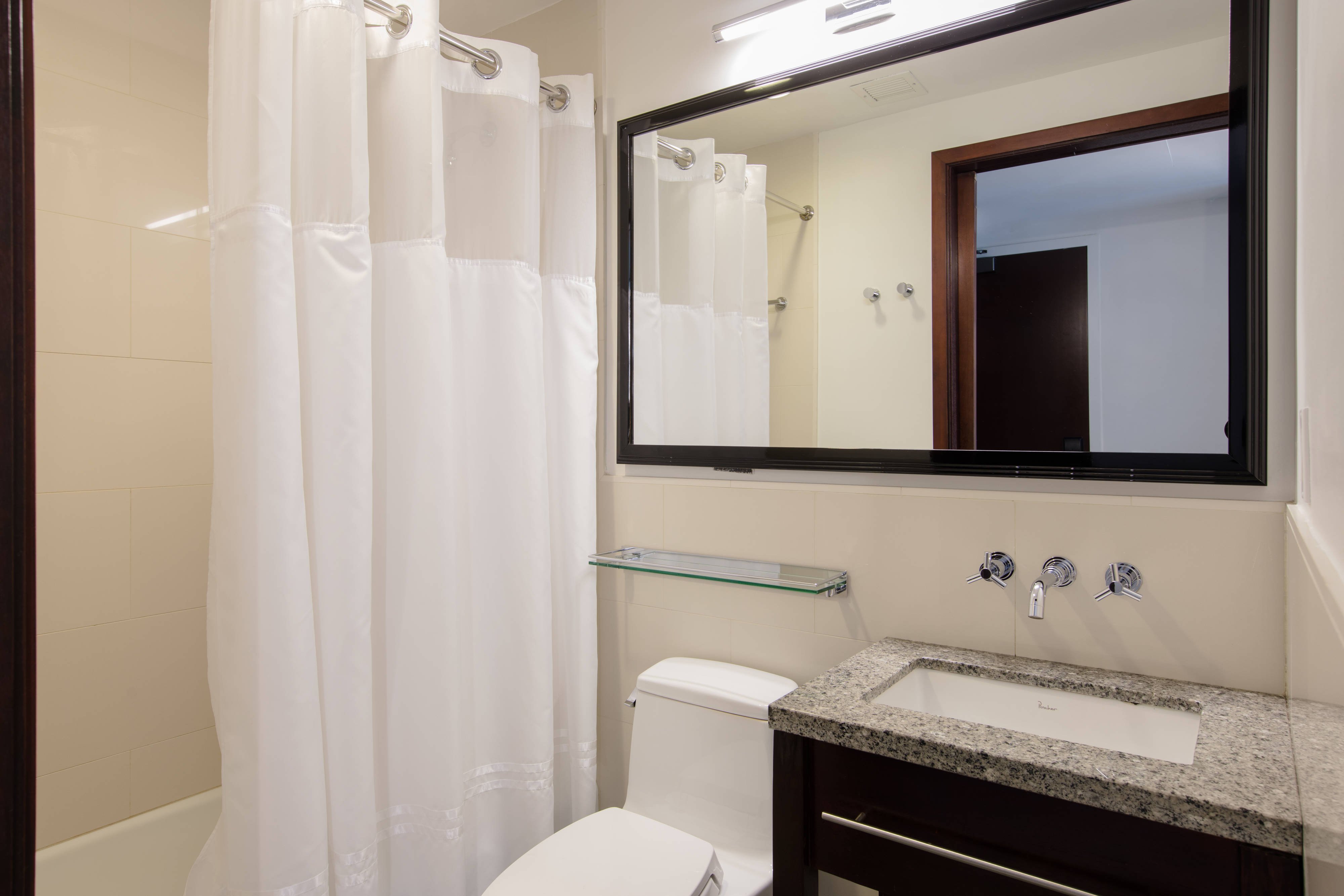 Street View Double/Double Guest Room - Bathroom
