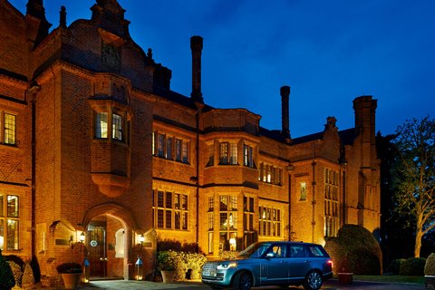 HANBURY MANOR MARRIOTT HOTEL - Photo 2