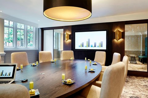 HANBURY MANOR MARRIOTT HOTEL - Photo 44
