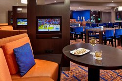  - Courtyard by Marriott Napa Valley Vallejo - CA 37, Exit 20