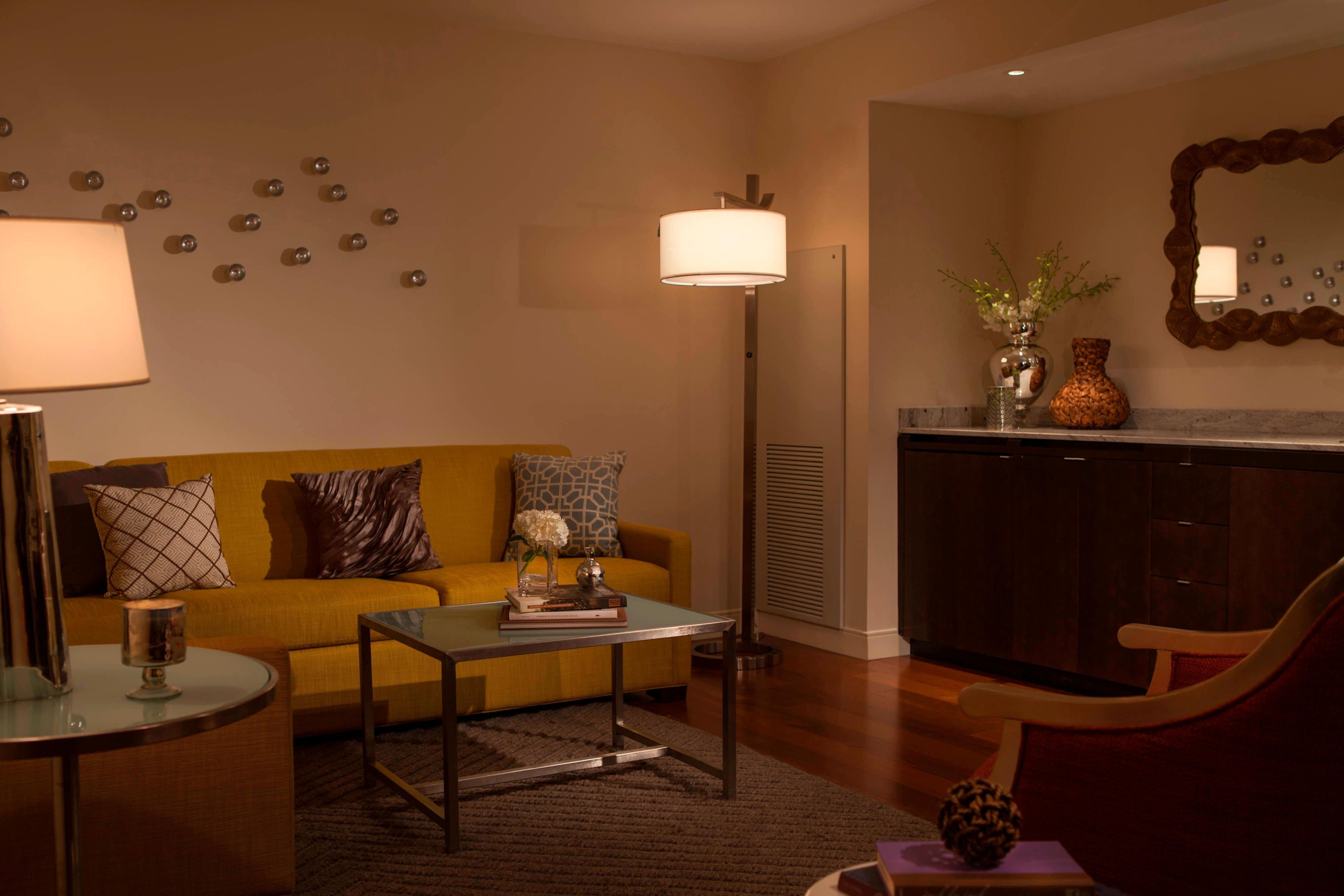 Renaissance Executive Suite - Living Area
