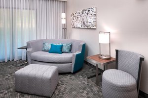 pensacola hotel courtyard marriott airport