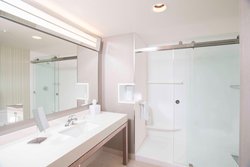  - Courtyard by Marriott Hotel Redwood City