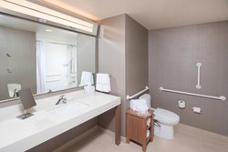  - Courtyard by Marriott Hotel Redwood City