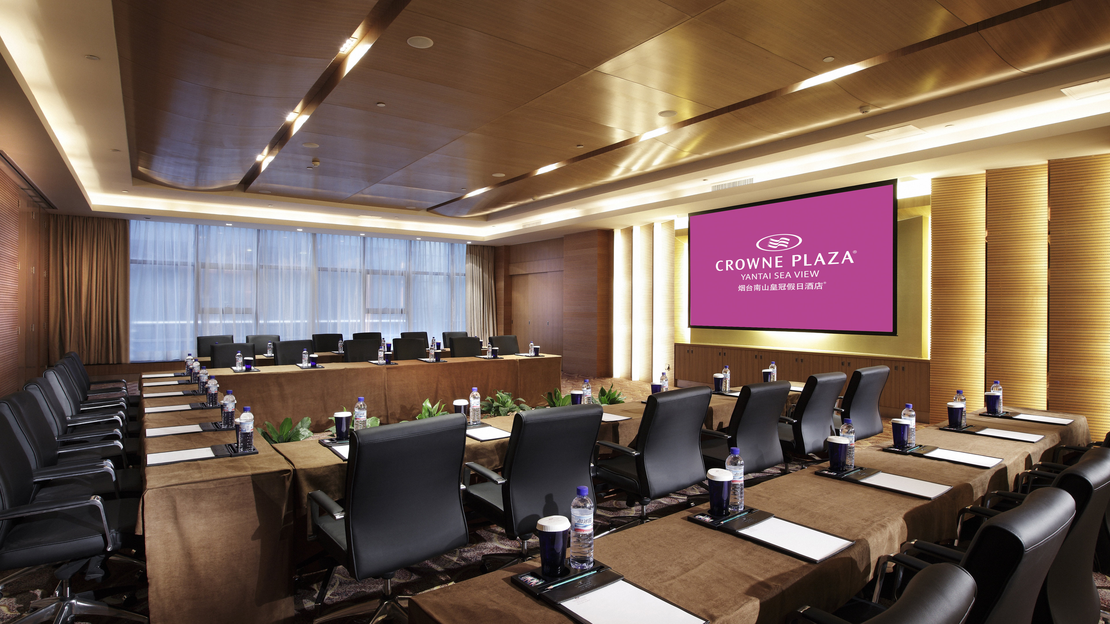 CROWNE PLAZA YANTAI SEAVIEW BY IHG-guestroom-Break-out Room.jpg