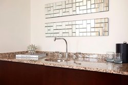  - Renaissance Hotel Newark Airport