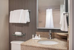  - Courtyard by Marriott Richmond - I-80, Exit 19B