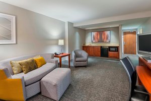 courtyard gulf coast town hotel center myers fort marriott