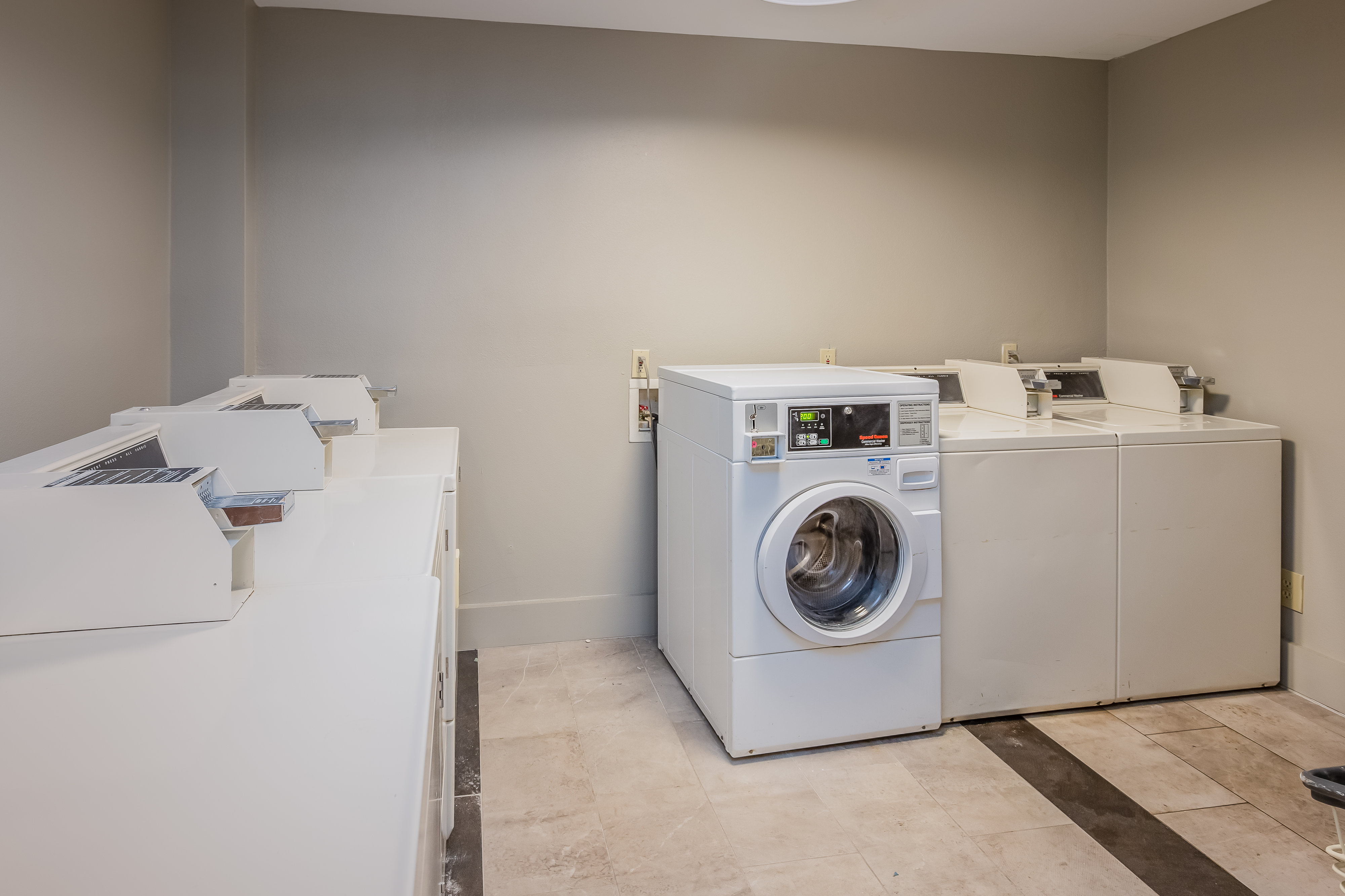 HOLIDAY INN EXP ORANGE BEACH BY IHG-guestroom-Laundry room available for guests.jpg