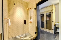  - Watermark Hotel Downtown Baton Rouge - I-110, Exit 1A & 1B