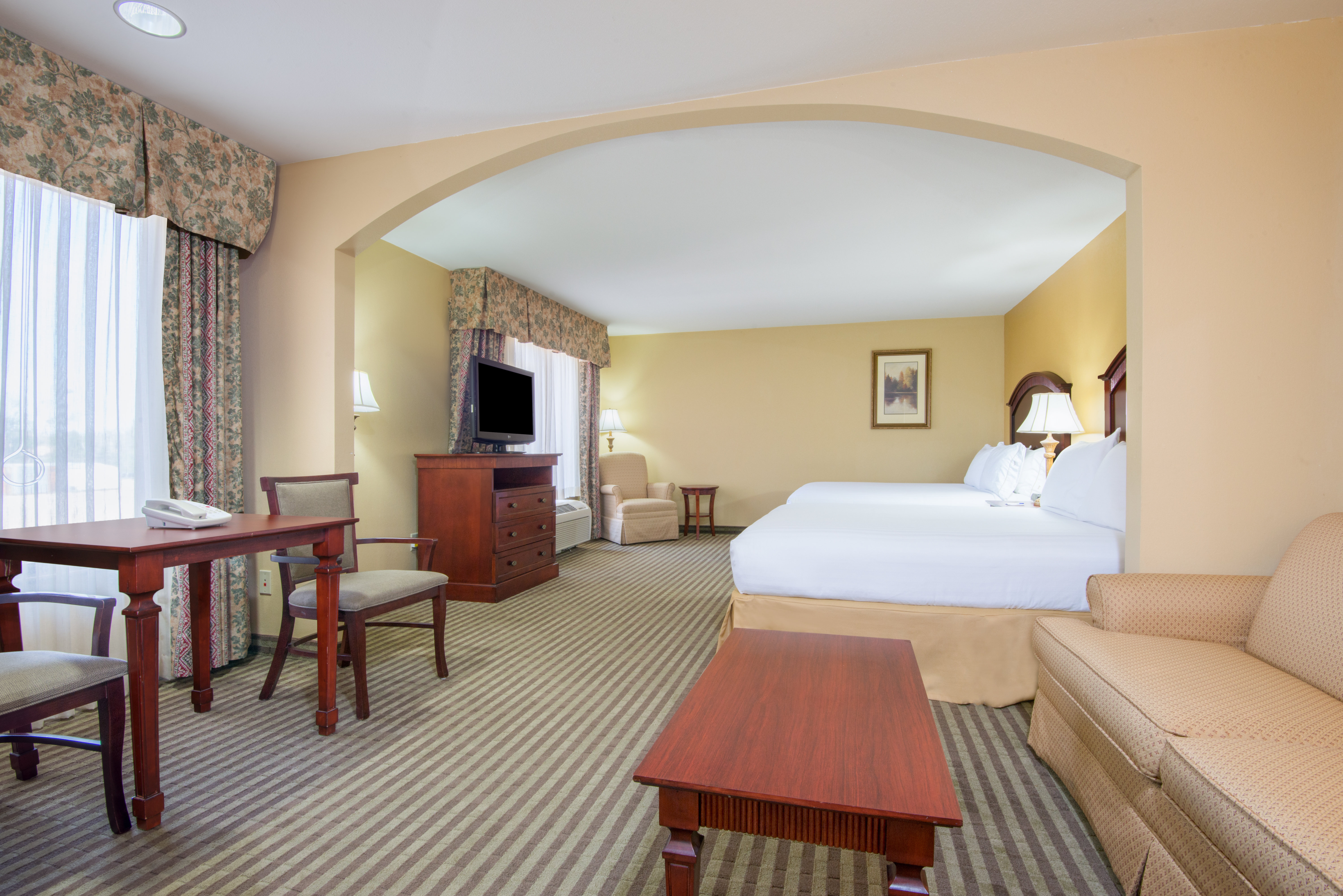 Spacious suite with Two Queen beds in Enid OK