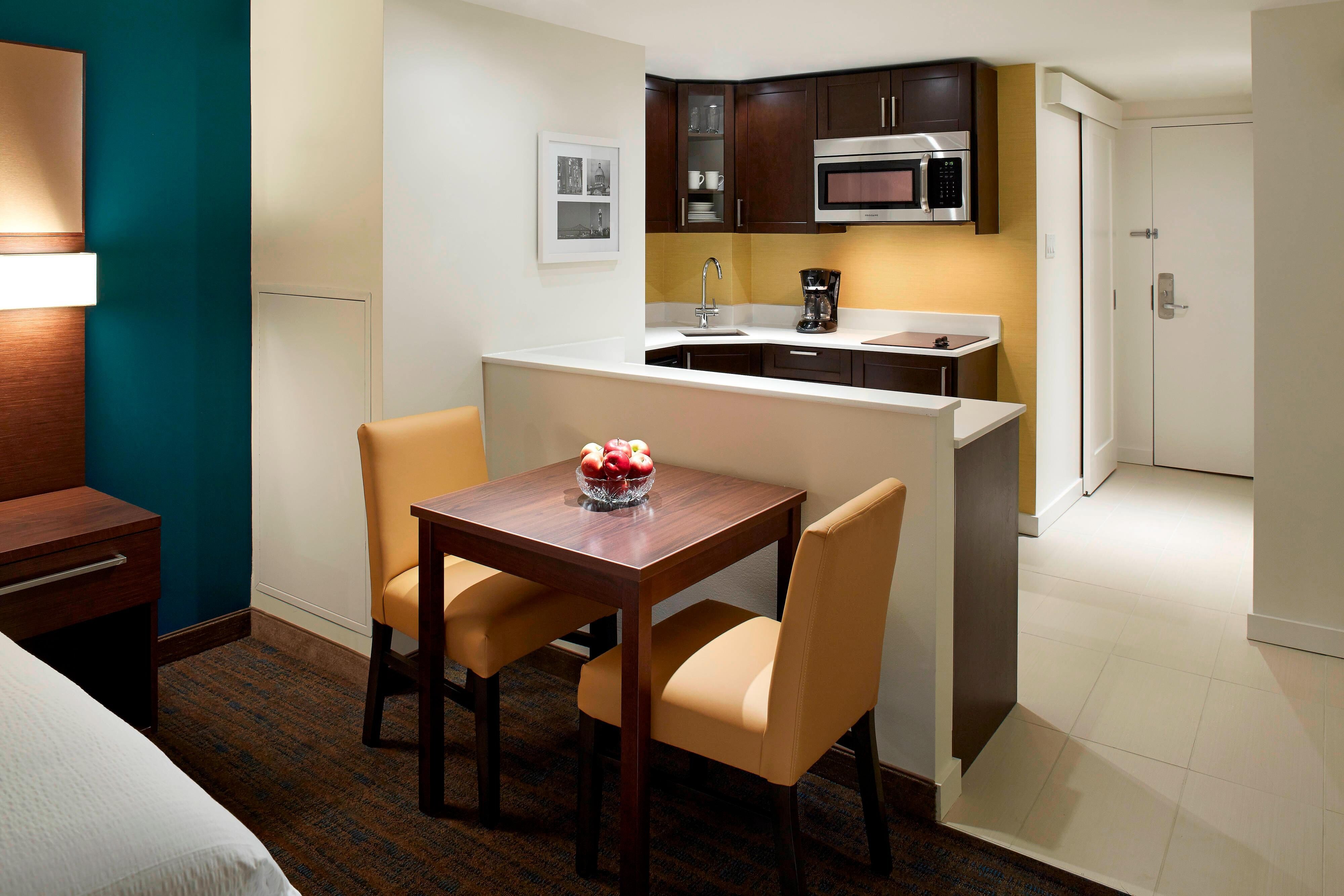 Studio Queen Suite Kitchen