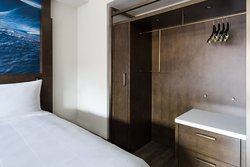  - Marriott Hotel Del Mar San Diego - I-5, Exits 33 & 33B