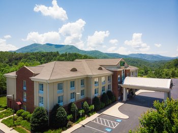 Holiday Inn Express & Suites Dillsboro