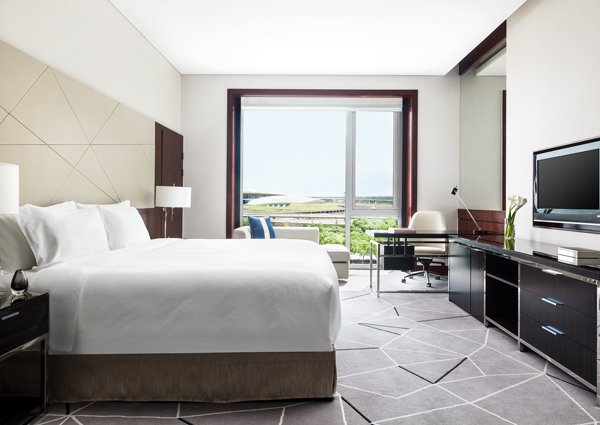 Cordis, Beijing Capital Airport-guestroom-Deluxe King.jpg