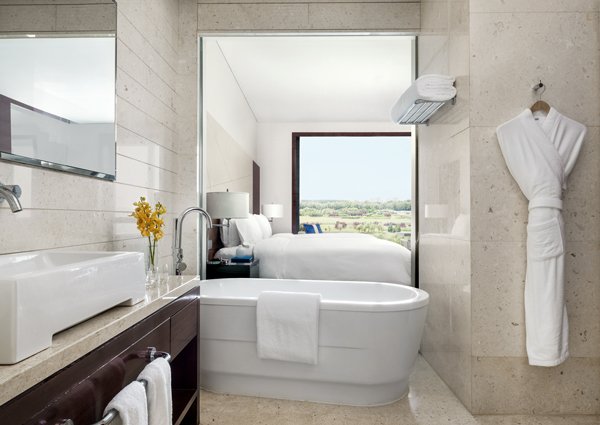 Cordis, Beijing Capital Airport-guestroom-Deluxe Room Bathroom.jpg