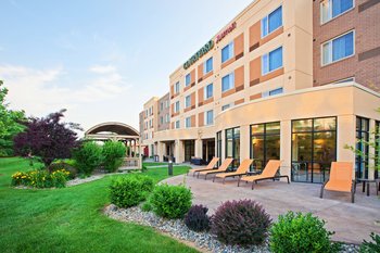 Courtyard by Marriott-Louisville NE