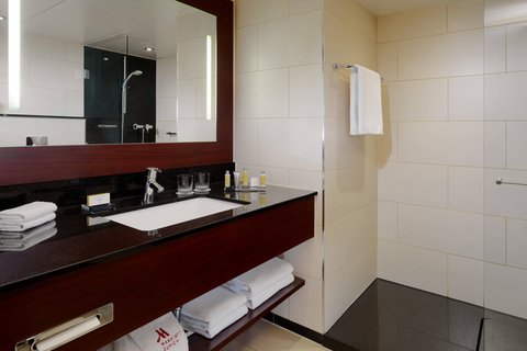 ZURICH MARRIOTT HOTEL - Photo 23