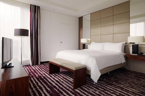 ZURICH MARRIOTT HOTEL - Photo 32