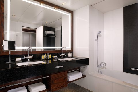 ZURICH MARRIOTT HOTEL - Photo 34