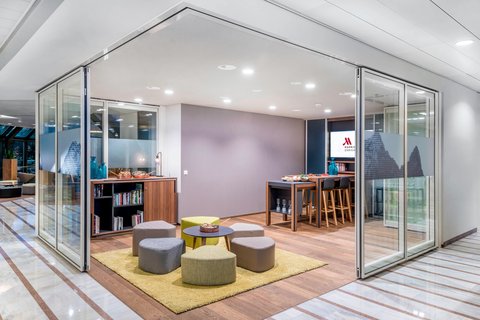 ZURICH MARRIOTT HOTEL - Photo 77