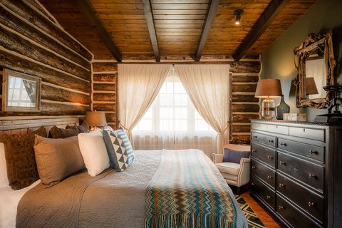 Downie Cabin Suite