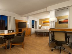  - Holiday Inn Southwest Viking Sunset Hills - I-44, Exit 277B