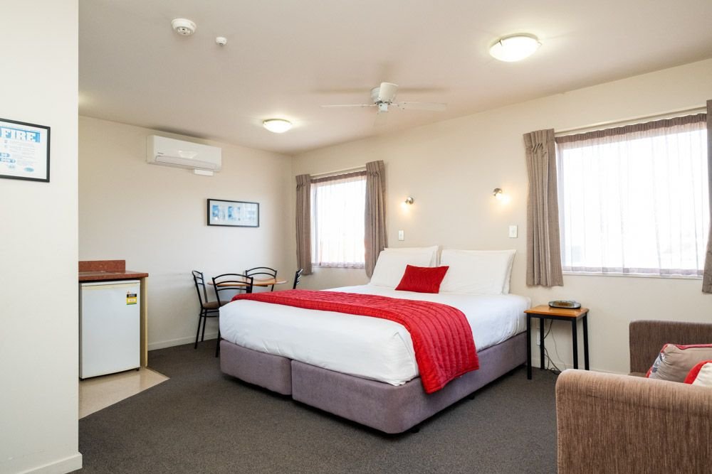 BELLA VISTA MOTEL NAPIER-guestroom-One Bedroom.jpg