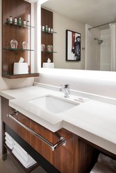  - Delta Hotel by Marriott Northeast Minneapolis - I-35, Exit 22