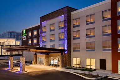 Holiday Inn Express & Suites Cincinnati NE - Red Bank Road, an IHG Hotel -  Holiday Inn Express Cincinnati - Ark Encounter