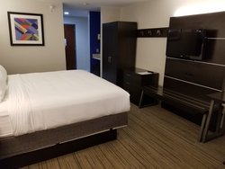  - Holiday Inn Express Birch Run - I-75, Exit 136