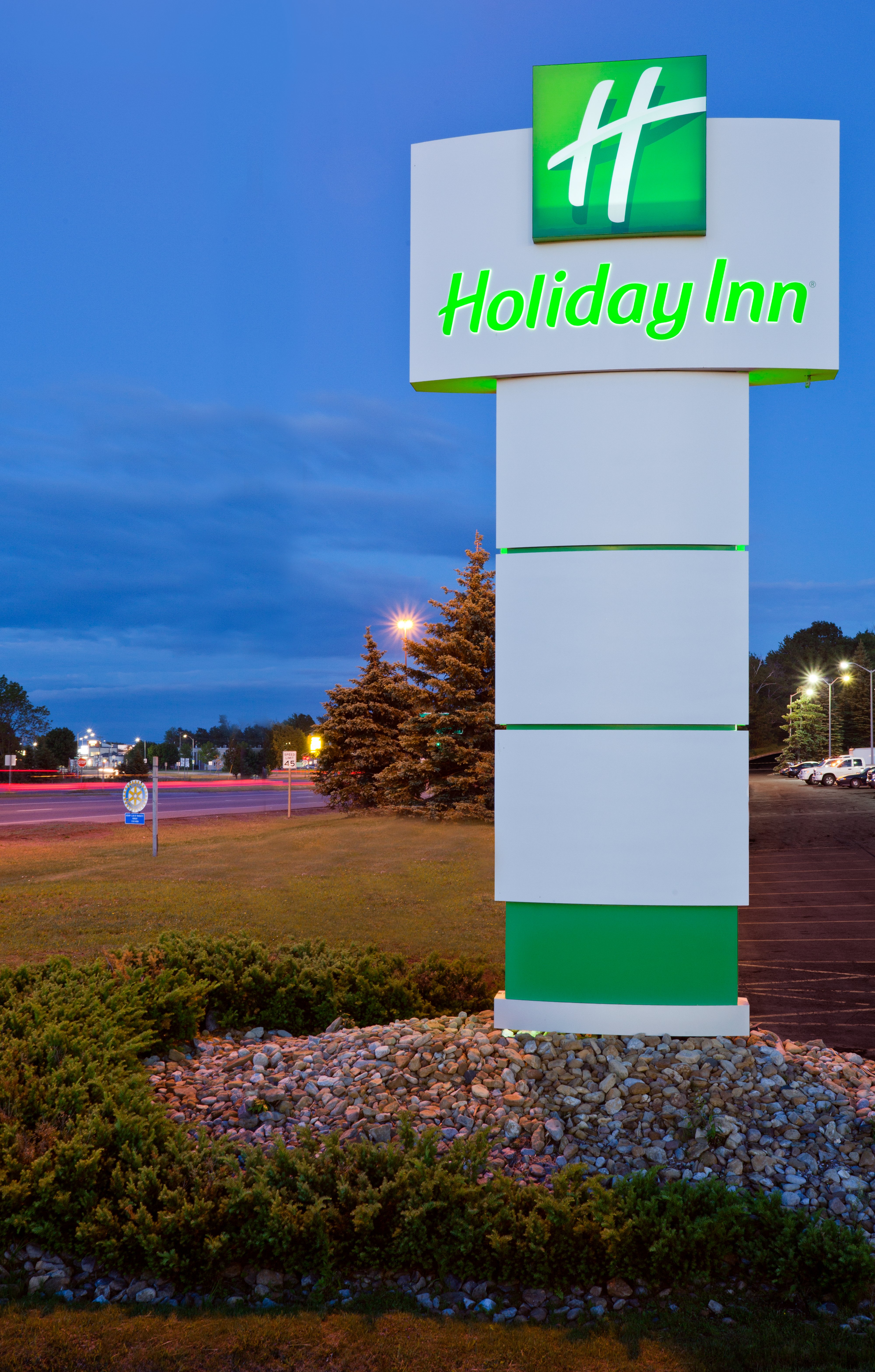 Welcome to the Holiday Inn of Marquette Michigan