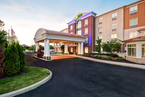 Welcome to the Holiday Inn Express & Suites Schererville, IN!