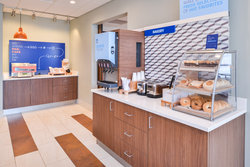  - Holiday Inn Express & Suites 120th and Maple Omaha