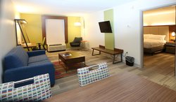  - Holiday Inn Express & Suites Newport News - I-64, Exit 258
