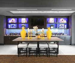  - Holiday Inn Express & Suites East Peoria - I-74, Exit 94