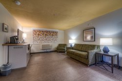  - Holiday Inn Tacoma Mall - I-5, Exits 128 & 129