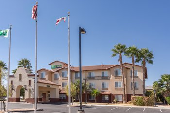 Holiday Inn Express Hotel & Suites