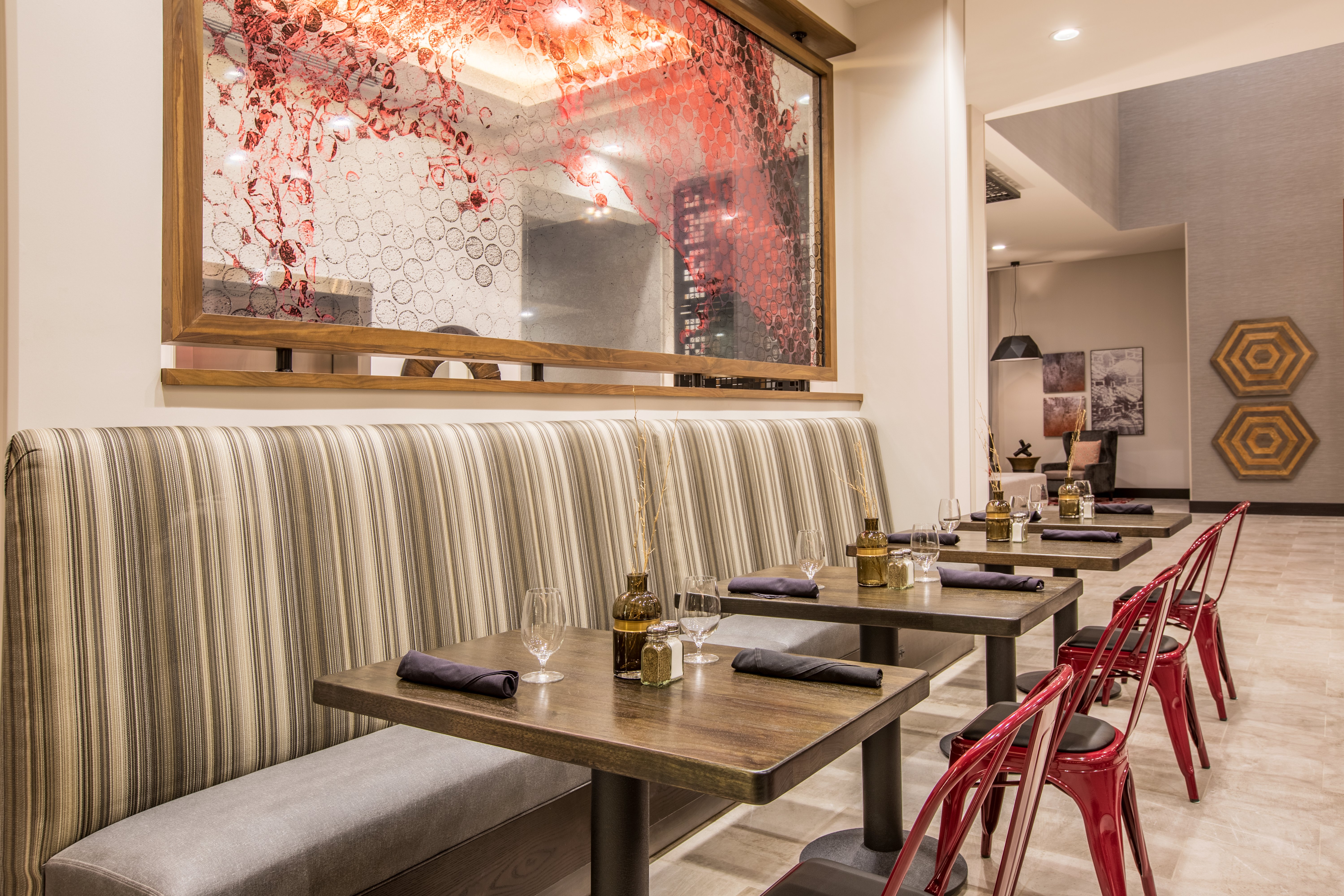 Boardroom Grill serves breakfast M-F 6-9:30am, Sa-Su 6:30-10:30am