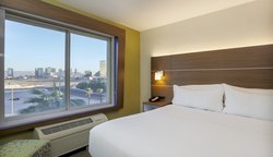  - Holiday Inn Express Airport West Las Vegas - I-15, Exit 36
