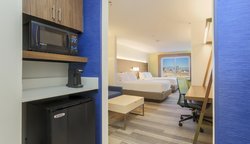  - Holiday Inn Express Airport West Las Vegas - I-15, Exit 36