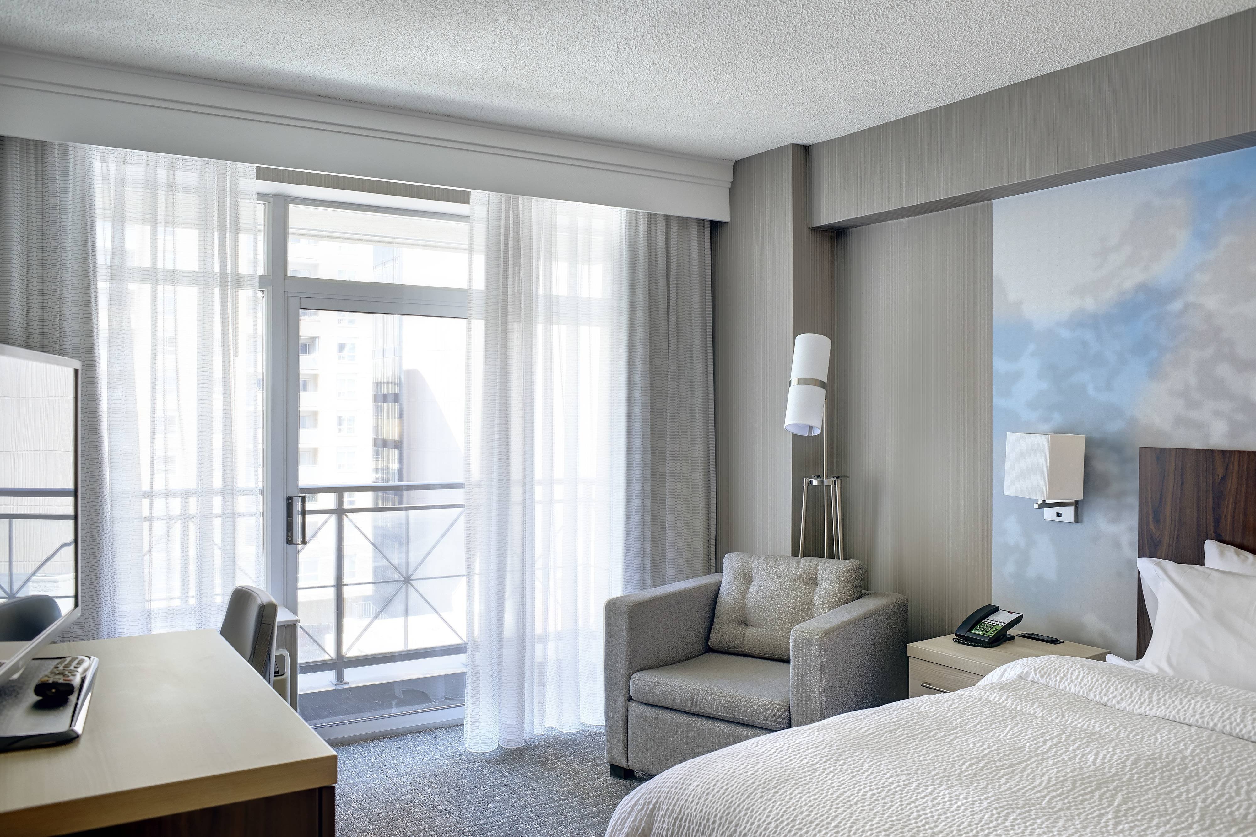 King Corner Guest Room with Balcony