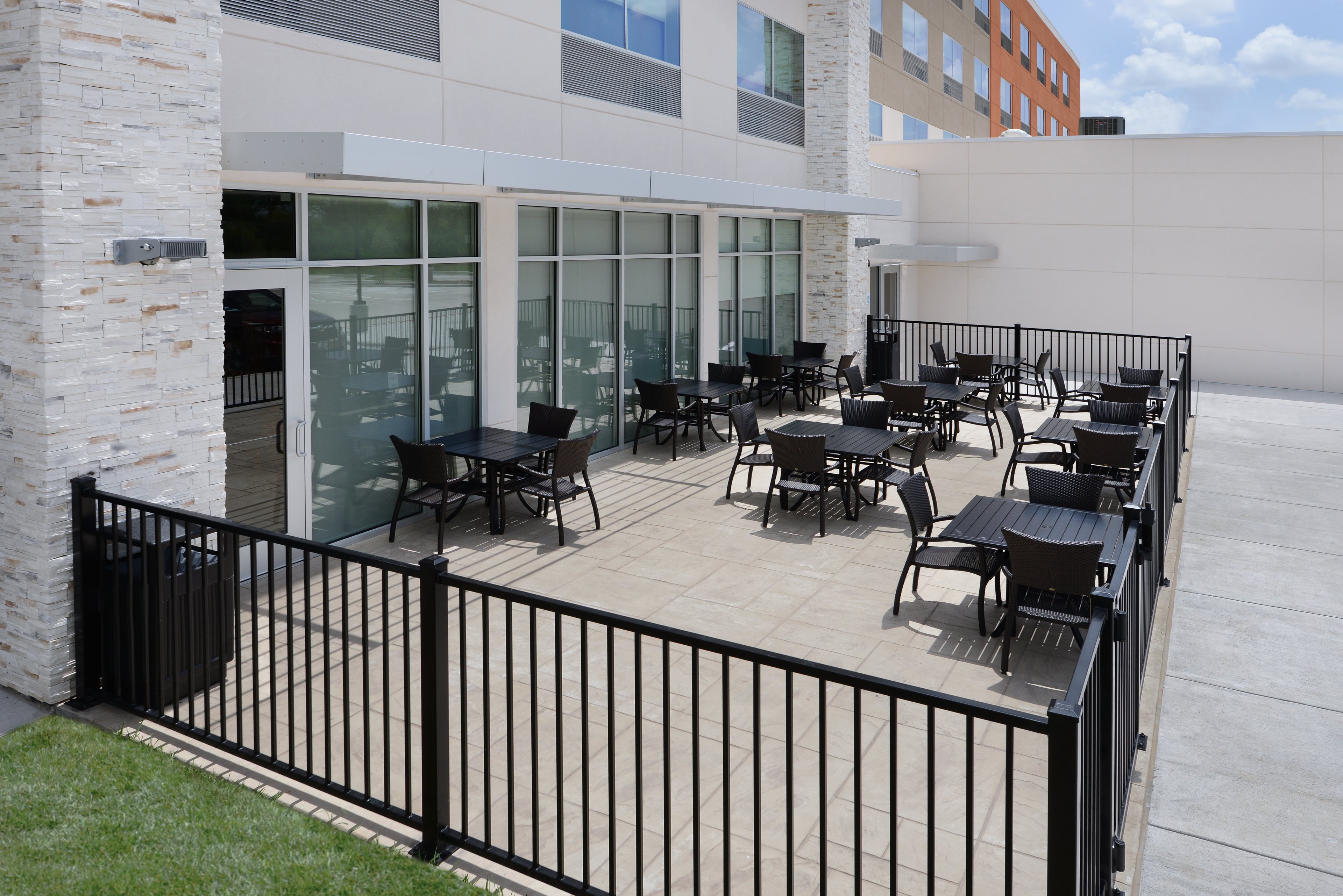 Have a relaxing??afternoon break on the terrace of??our guest patio.