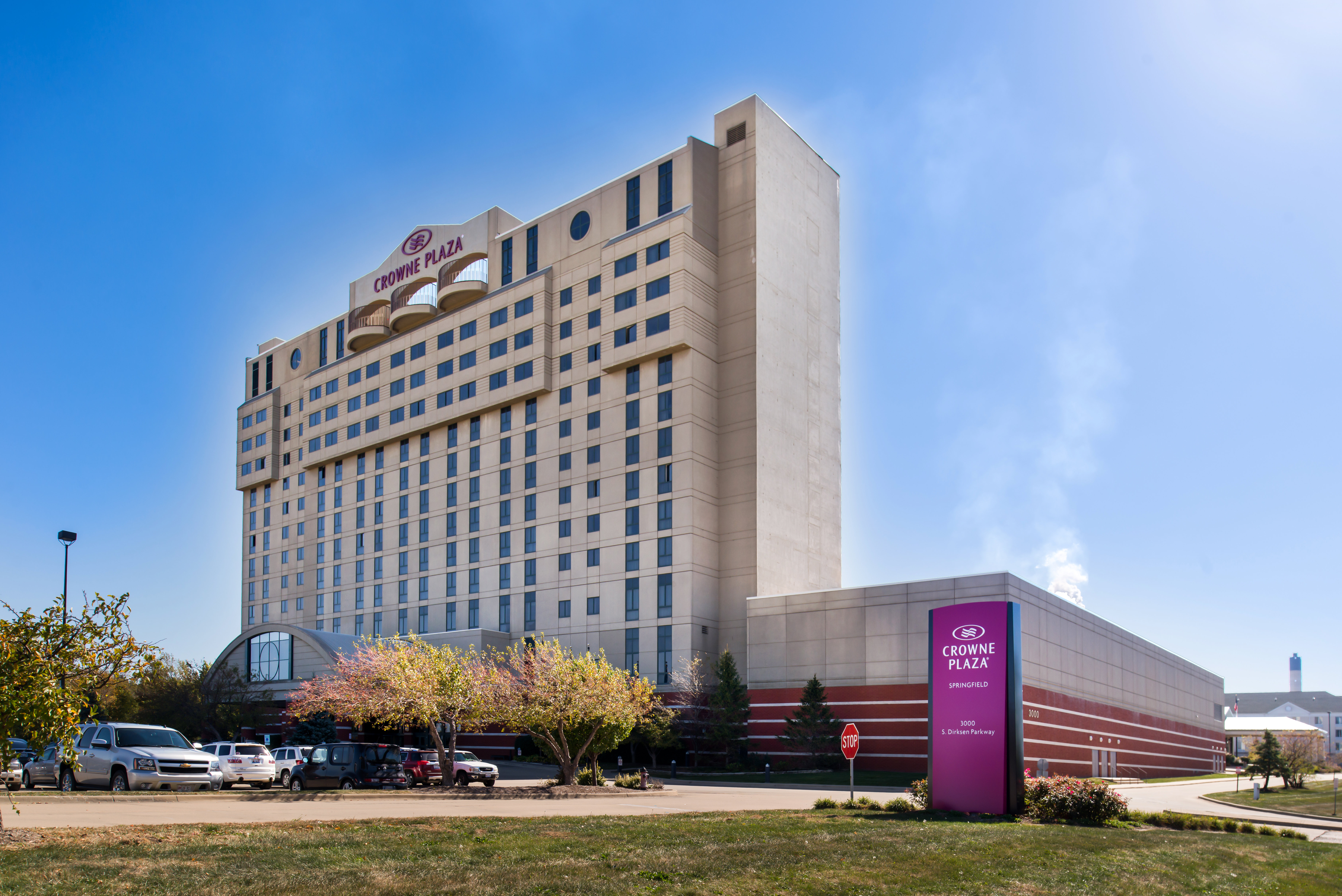 Crowne Plaza is conveniently located off Interstate 55 & 72