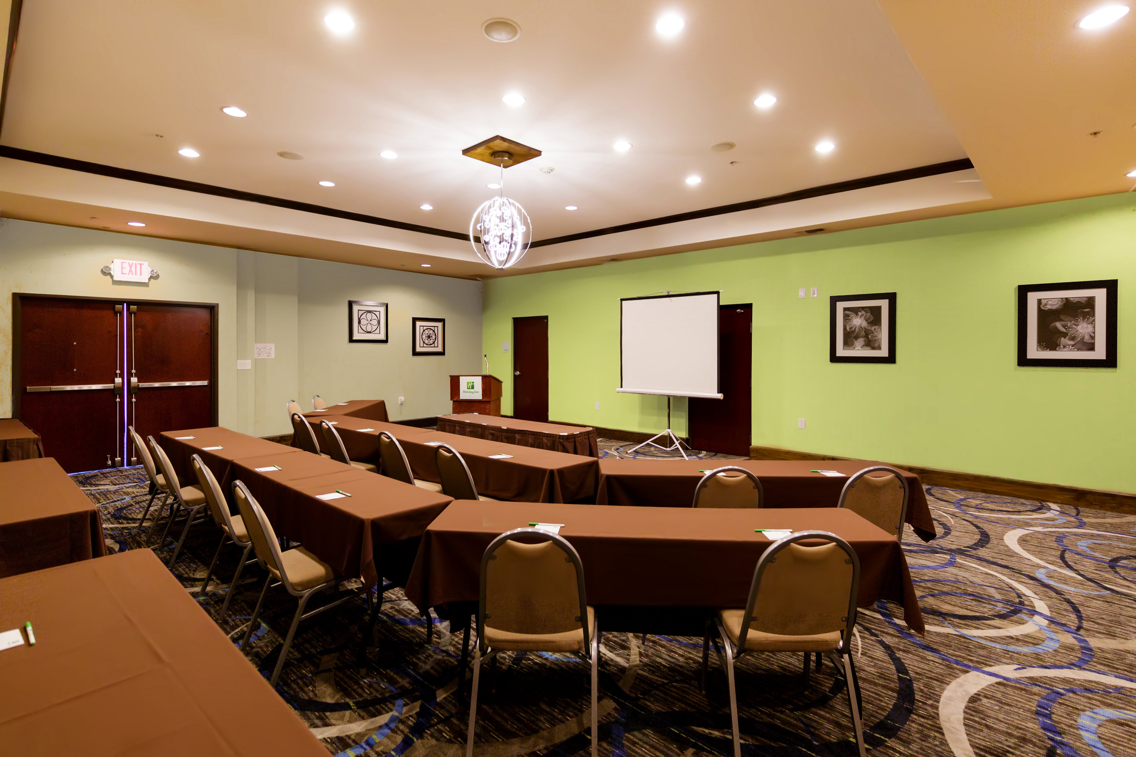 Have no stress booking a meeting at the Holiday Inn Webster
