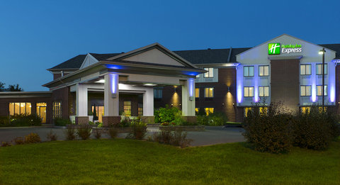 Welcome to the hotel. Easy to find at the entrance Quebec city!