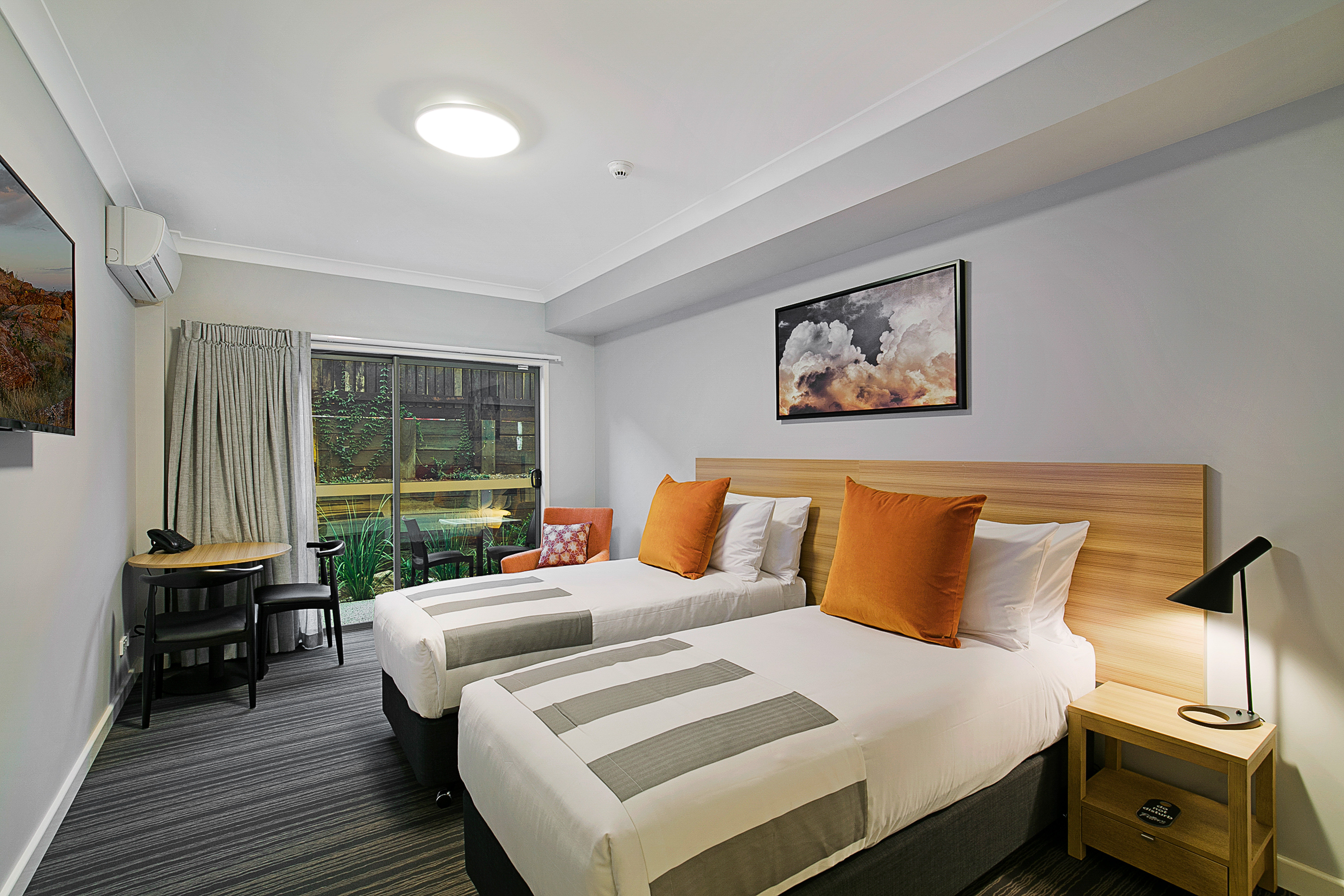 POTTERS HOTEL-guestroom-TwinRoom.jpg
