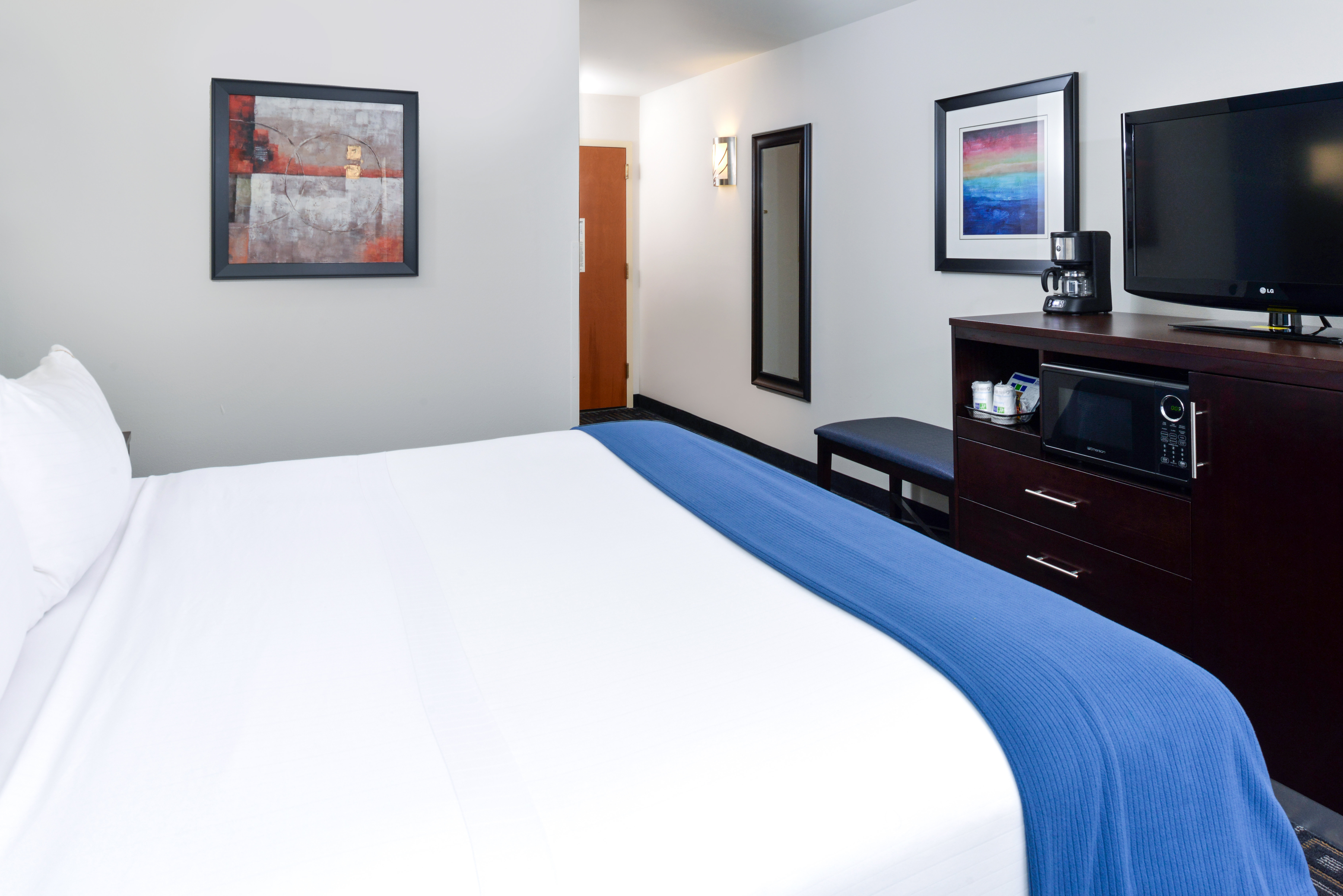 1 King Bed Guest Room