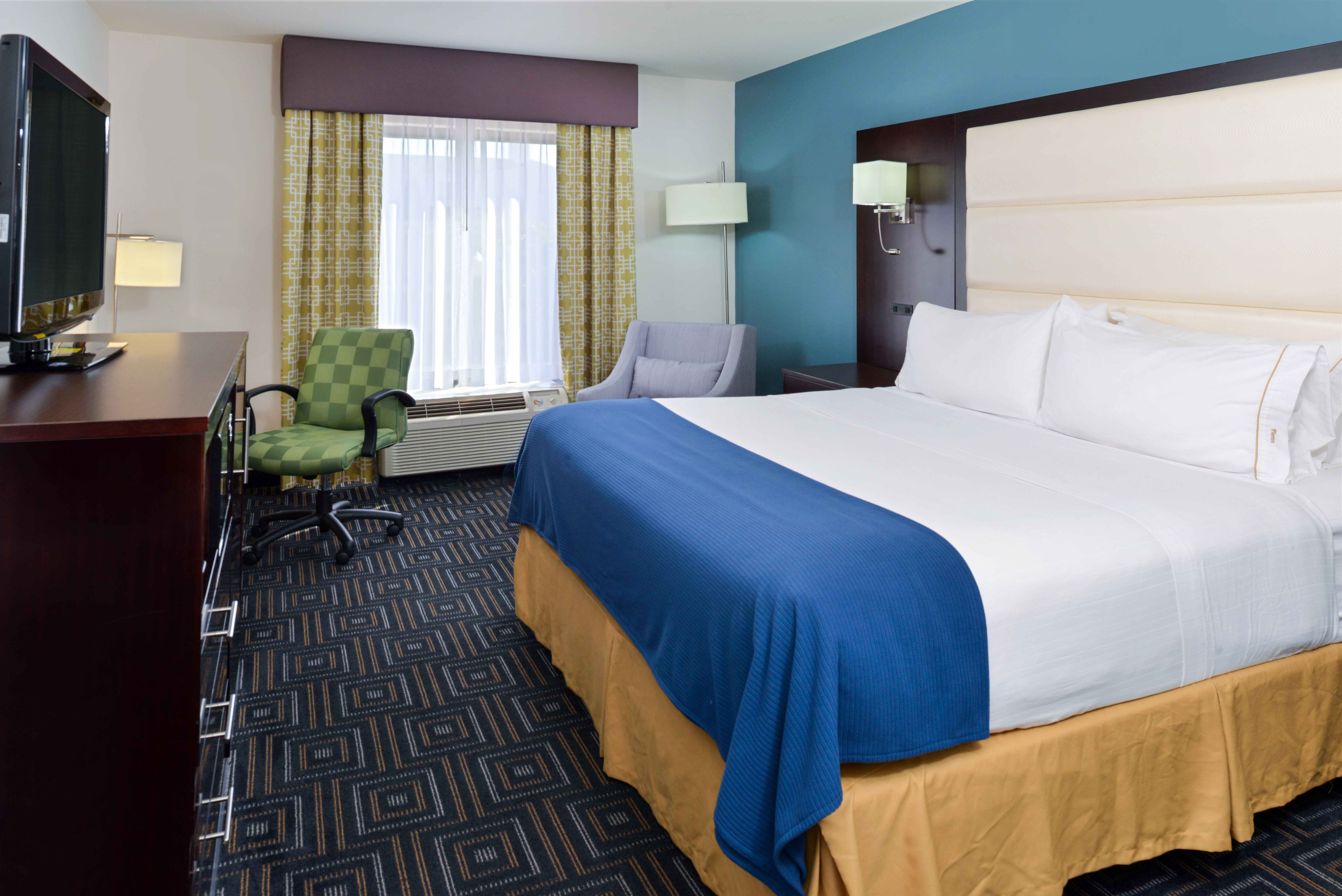 1 King Bed Guest Room Holiday Inn Express & Suites in Bessemer, Al