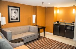  - Holiday Inn Express & Suites Antioch - I-24, Exit 60